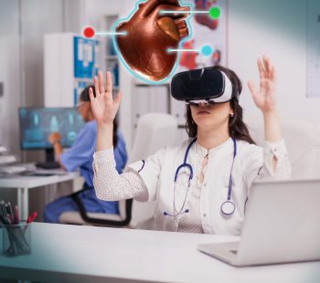 visualización en realidad aumentada de un corazón, haciendo uso de unas gafas de realidad virtual